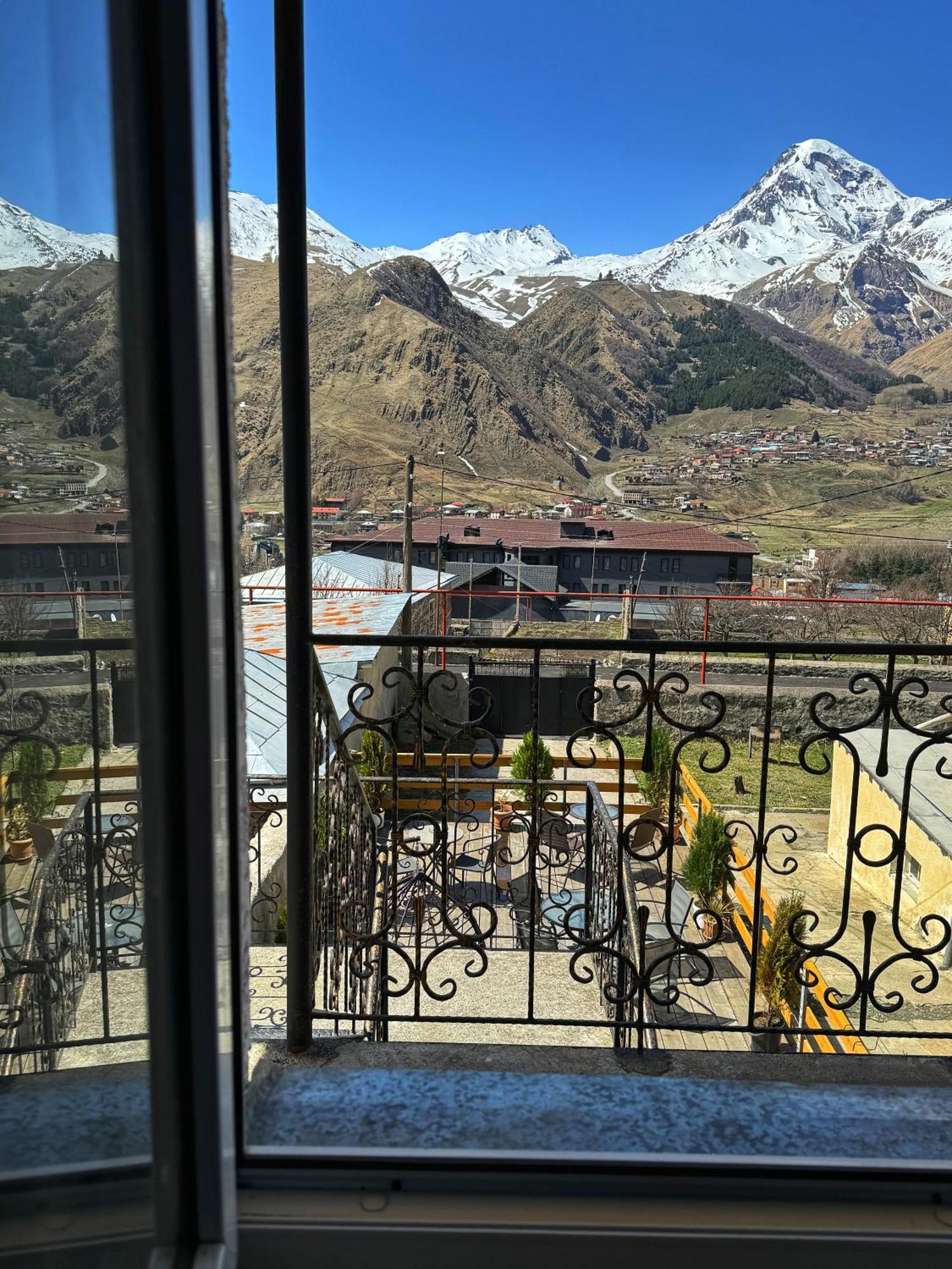 Hotel Elia Kazbegi Bagian luar foto